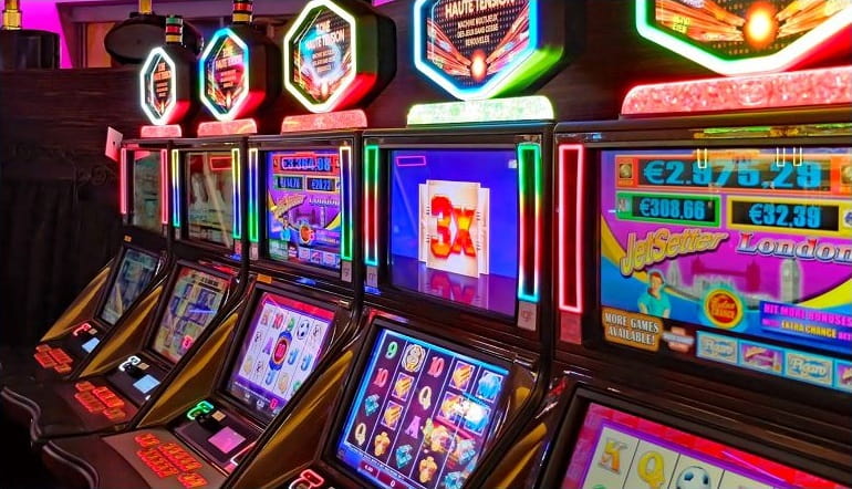 Some Helpful Tips to Know Before Playing the Slot Games